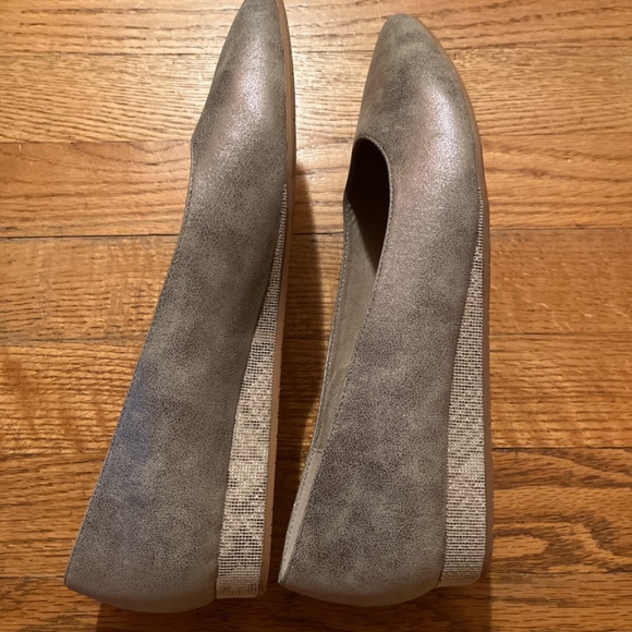 Flats - Picture 2 of 2